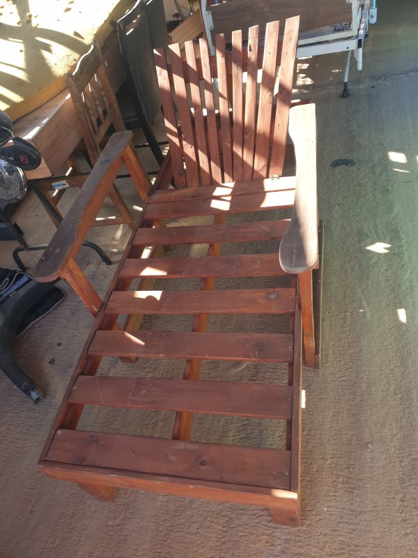 Reclining garden chair