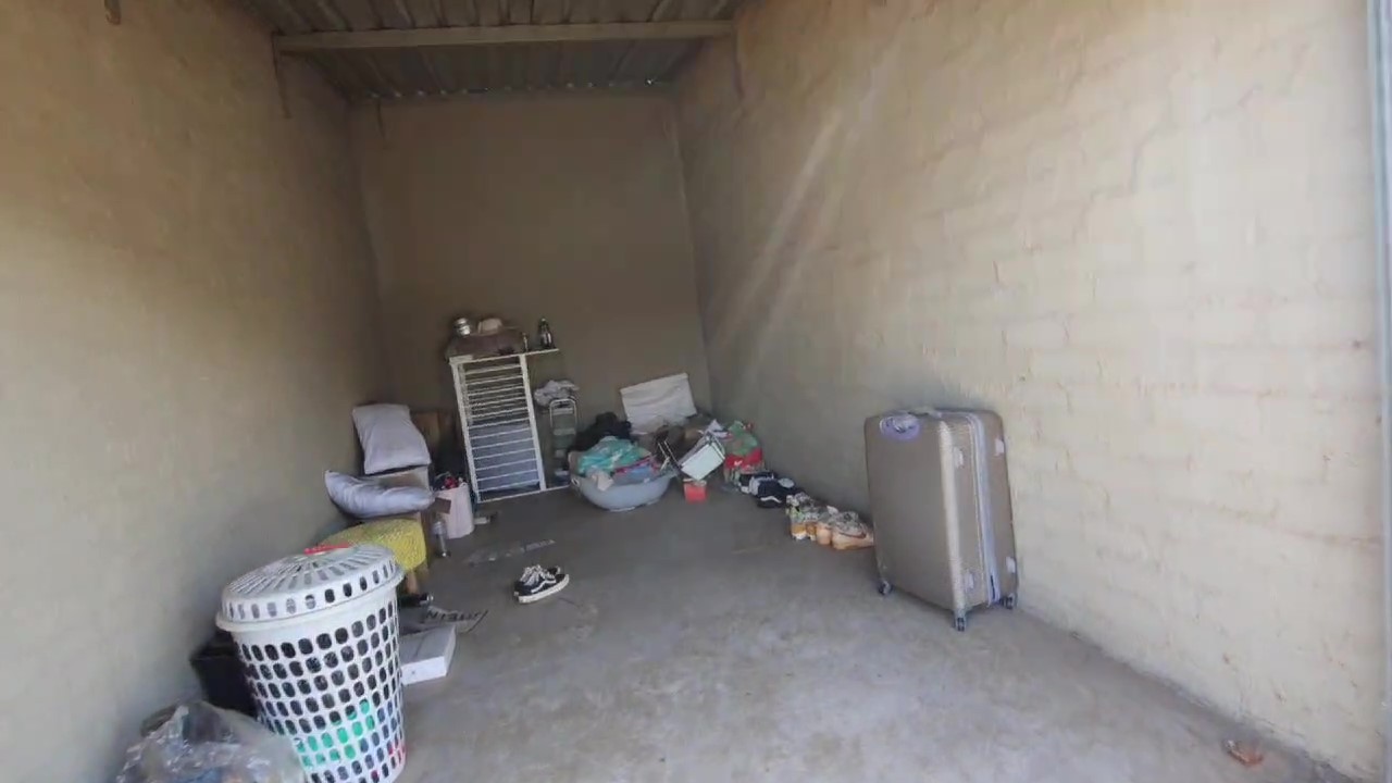 11 - Shoes Unit