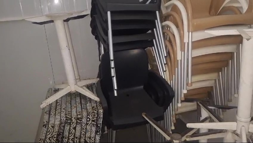40 - Plastic Chairs Unit