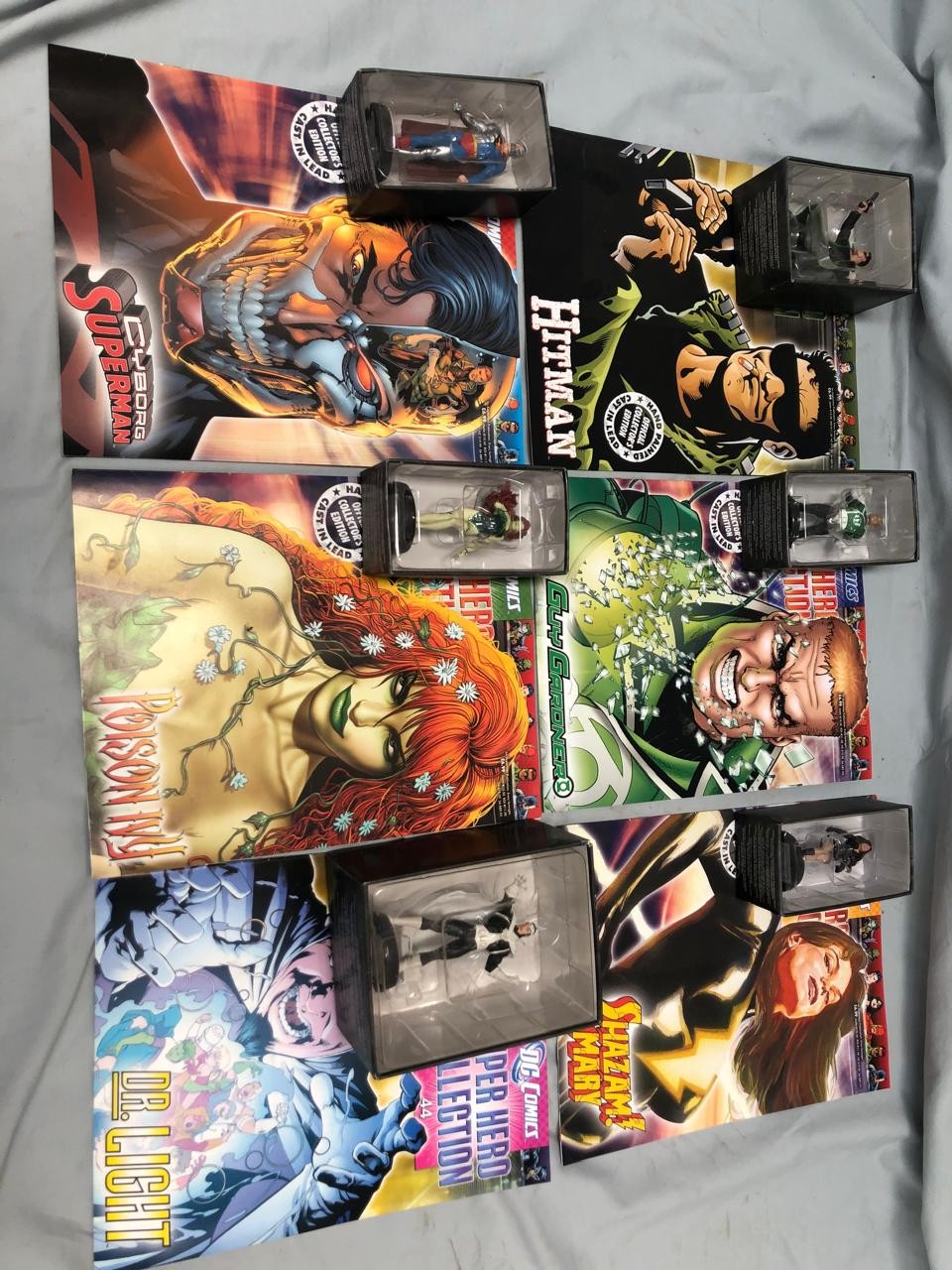 DC Super Hero Collection x 6 (Figurines and Magazines)