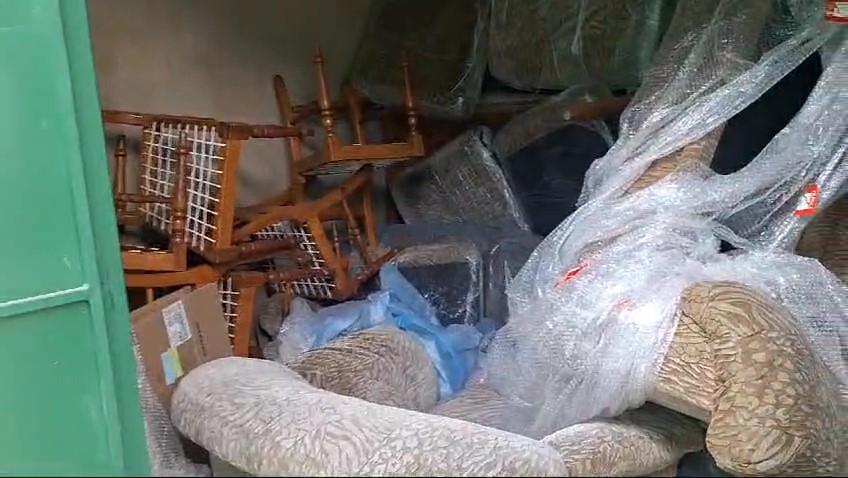 23 - Riempie Chairs Unit
