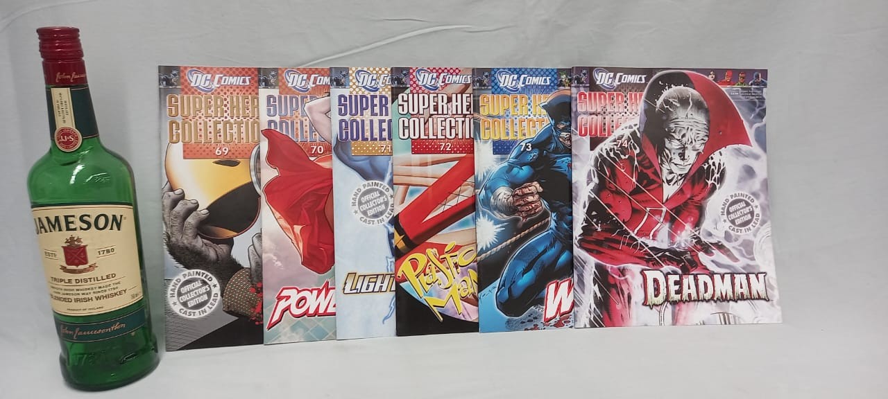 6 x Marvel Figurines with Magazines